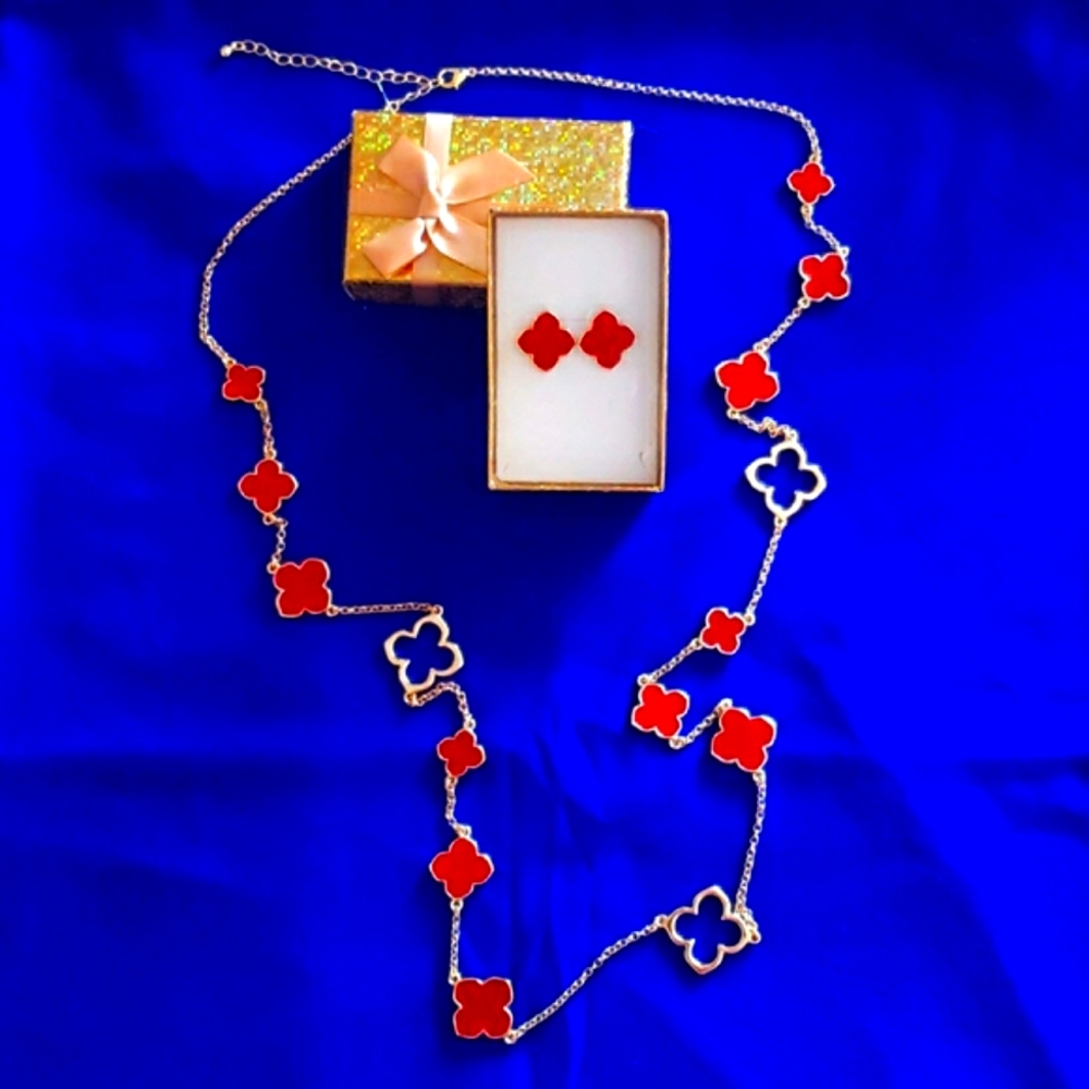 New 14K Gold plated Clover Lucky Necklace With Earrings.